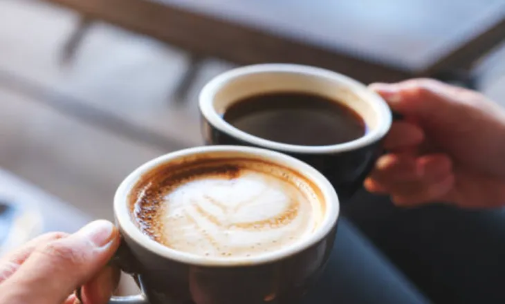 A shkakton kafeina makthe? Ja si është e vërteta
