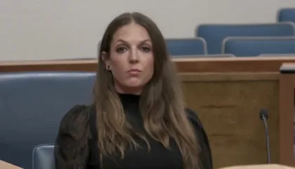 Abuzoi me djalin 15-vjeçar të bashkëshortit, 35-vjeçares i hiqet përfundimisht licenca infermieres, si e kapi në flagrancë babai i djalit