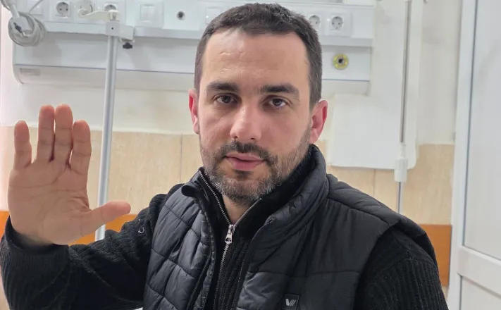 Adriatik Lapaj përfundon në spital, mori dëmtime gjatë ndërhyrjes së policisë për heqjen e çadrës