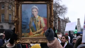 “Ajo ditë kur bashkë me Shahun lamë Iranin…” | Kush është ish–perandoresha, nëna e trashëgimtarit të fronit iranian