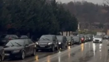 Aksi Cërrik-Elbasan nuk gjen qetësi, radhë kilometrike automjetesh