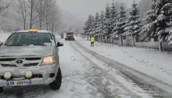 Aksi Qafë Plloçë-Qukës i mbyllur përkohësisht, pesë fshatra të bllokuar në Korçë