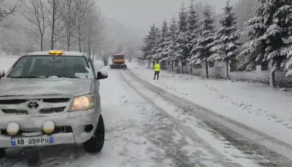 Aksi Qafë Plloçë-Qukës i mbyllur përkohësisht, pesë fshatra të bllokuar në Korçë