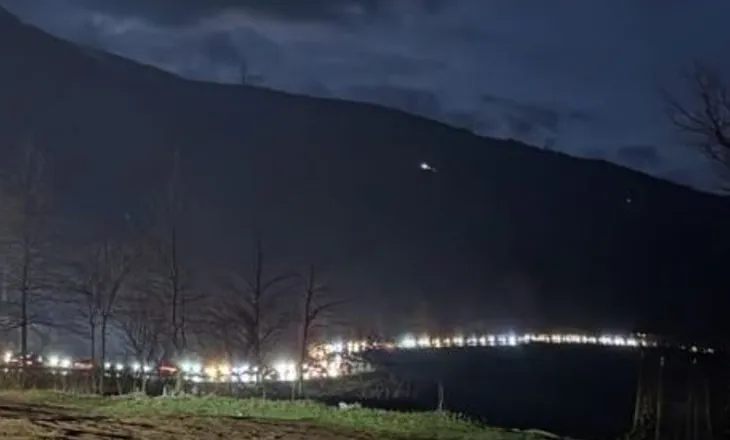 Aksi rrugor Prrenjas-Elbasan i ‘paralizuar’ nga trafiku, prej disa orësh automjetet në radhë kilometrike