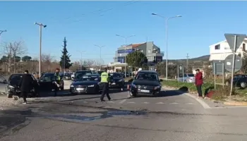 Aksident i rëndë/ “Benz”-i me shpejtësi përplaset ‘kokë më kokë’ me veturën (Detaje)