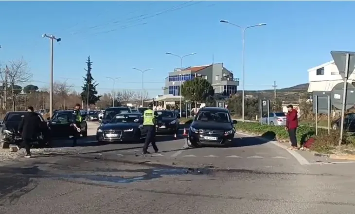 Aksident i rëndë/ “Benz”-i me shpejtësi përplaset ‘kokë më kokë’ me veturën (Detaje)