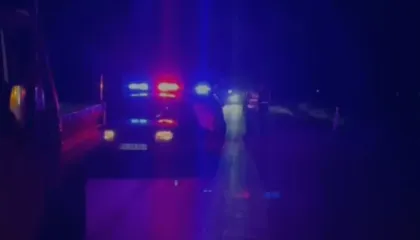 Aksident i rëndë në fshatin Salari, përmbyset furgoni, humb jetën shoferi