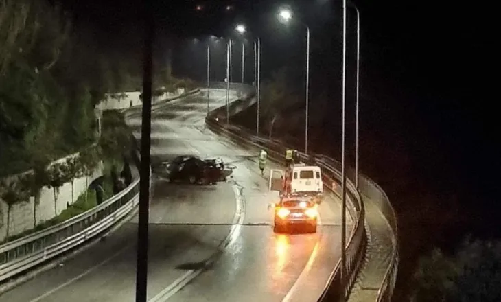 Aksident i rëndë në Tepelenë/ Furgoni del nga rruga dhe bie nga lartësia, dyshohet për 1 viktimë