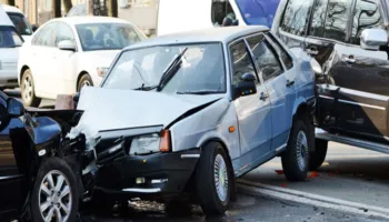 Aksident i shumëfishtë në Vlorë! Përplasen 6 automjete, nuk ka të lënduar