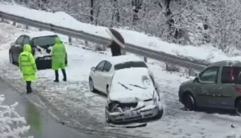 Aksident në afërsi të tunelit të Murrizit /Borëpastruesja përplaset me tre automjete