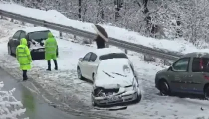 Aksident në afërsi të tunelit të Murrizit /Borëpastruesja përplaset me tre automjete