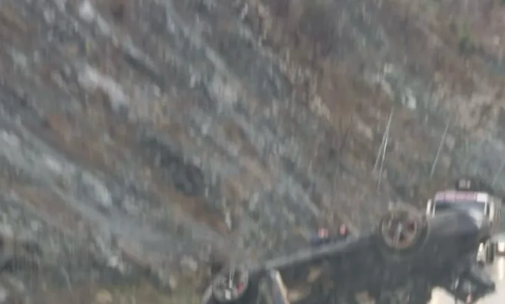 Aksident në aksin Librazhd–Elbasan, përmbyset automjeti, dy të plagosur në “Kthesën e Murrashit”