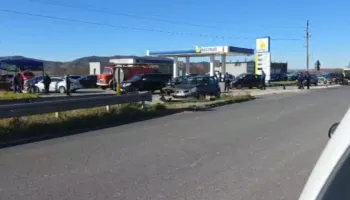 Aksident në Aksin Peqin–Rrogozhinë, përplasen dy automjete, plagosen rëndë tre persona