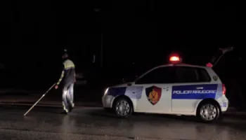 Aksident në Kukës, shoferi përplas me makinë këmbësoren 49-vjeçare