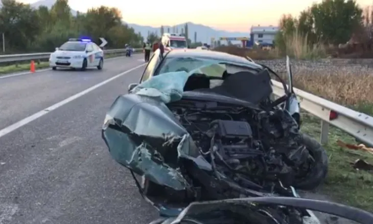Aksident në Laç, dyshohet se shoferi ishte i dehur/ Plagosen tre të rinj, dërgohen te Trauma