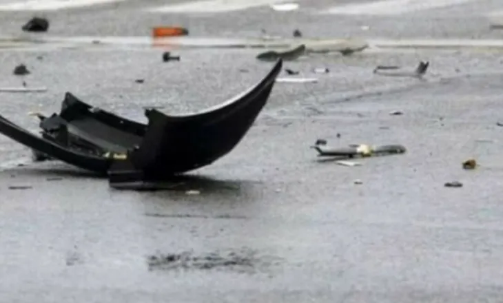 Aksident në Peqin, dy automjete përplasen me njëra-tjetrën, 3 persona të lënduar rëndë