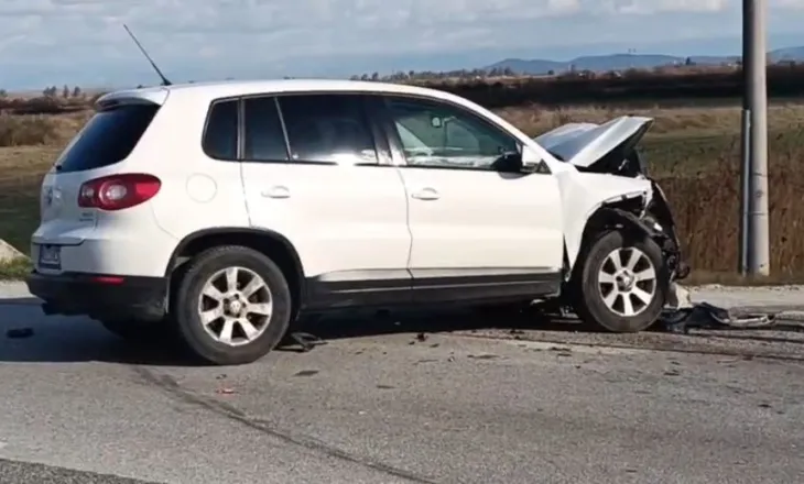 Aksident në rrugën Fier-Lushnjë, fuoristrada përplas “Audi”-n, një person përfundon në spital!