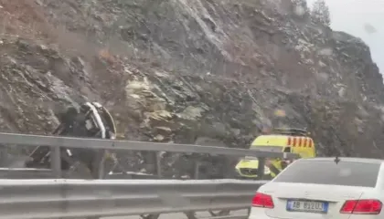 Aksident rrugor në autostradën Milot-Morinë/ Disa makina përplasen mes tyre, dy gra të plagosura