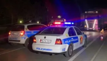 Aksident tragjik në Tepelenë/ Furgoni humb kontrollin dhe përmbyset, humb jetën 1 person