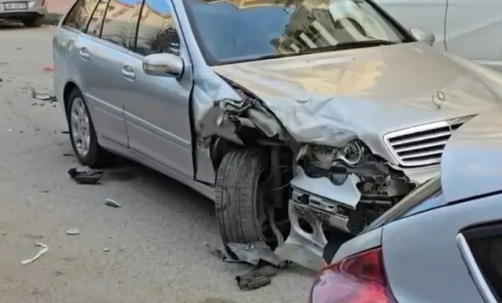 Aksident zinxhir në Vlorë, benzi përplas 5 automjete të tjera