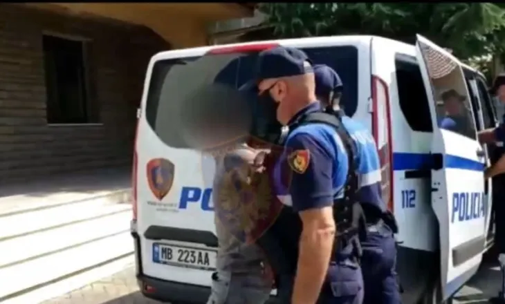 Aksidenti me një të vdekur dhe dy të plagosur në Gramsh/ Arrestohet shoferi i kamionit