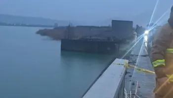 Aksidenti në urën e Spatharit, 3 personat dolën në pjesën poshtë urës, njëri i plagosur rëndë