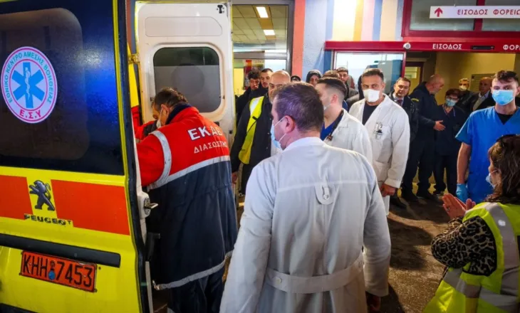 Aksidenti tragjik në Rumani, mjeku tregon gjendjen e të mbijetuarve: Njëri në gjendje të mirë, do dalë nga spitali. 20-vjeçari, dëmtime në tru