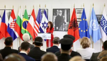 Aktiviteti “Ura që lidh brezat”, Spiropali: Shqipëria, përfundoi luftën me 15-fish më shumë hebrenj nga sa e nisi