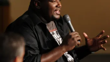 Aktori i njohur në luftë me jetën, pas një incidenti të rëndë në shtëpi