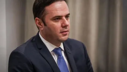 Akuza për lidhje me interesa të dyshimta dhe projektin e Aeroportit të Vlorës, Abdixhiku i ashpër ndaj gazetarëve pas humbjes në zgjedhje