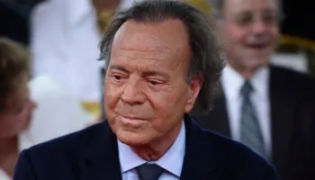 Akuzohej për ngacmim seksual, gjykata hedh poshtë akuzat për Julio Iglesias