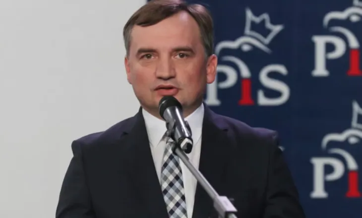 Akuzohet për abuzim me pushtetin, ish-ministri polak i Drejtësisë merr azil politik në Hungari