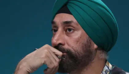 Akuzohet për cenim të interesit kombëtar, policia indiane bastis shtëpinë e aktivistit të njohur mjedisor: Paratë i merrte nga…