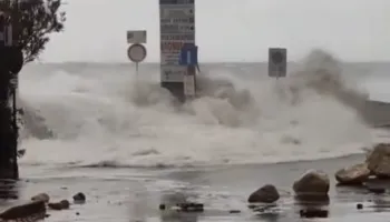 Alarm i kuq dhe kaos në Sardenjë, Sicili dhe Kalabri nga cikloni “Harry”, reshje rekord dhe evakuime masive (VIDEO)