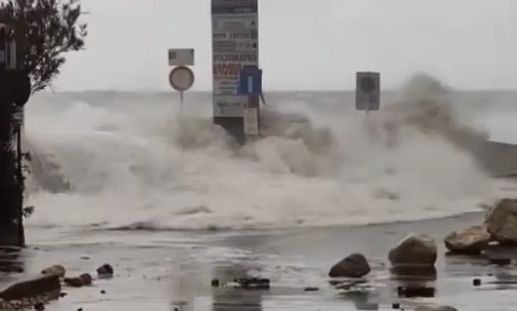 Alarm i kuq dhe kaos në Sardenjë, Sicili dhe Kalabri nga cikloni “Harry”, reshje rekord dhe evakuime masive (VIDEO)