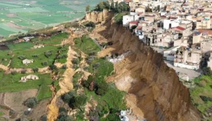 Alarm i kuq në Siçili, mbi 1 mijë persona largohen nga banesat për shkak të rrëshqitjes së dherave