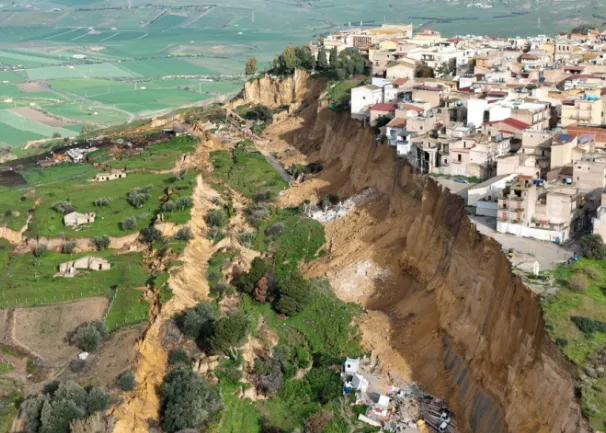 Alarm i kuq në Siçili, mbi 1 mijë persona largohen nga banesat për shkak të rrëshqitjes së dherave