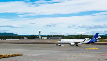 Alarm në Aeroportin e Oslos, mbyllet një pistë fluturimesh pas konstatimit të një droni