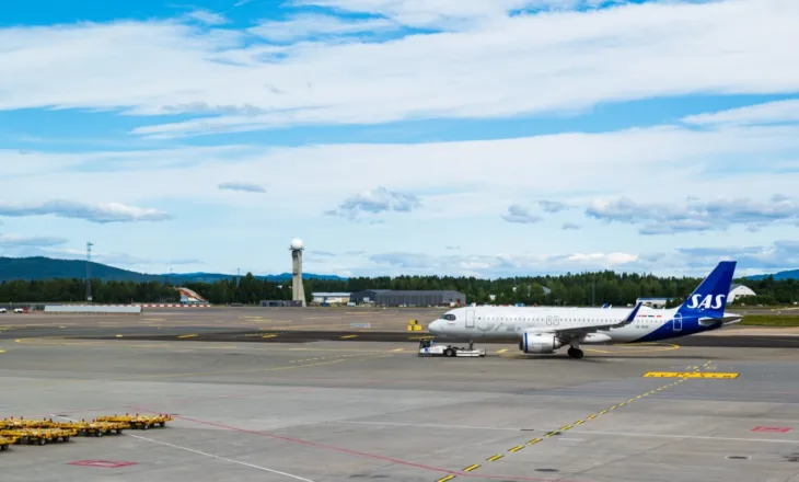 Alarm në Aeroportin e Oslos, mbyllet një pistë fluturimesh pas konstatimit të një droni