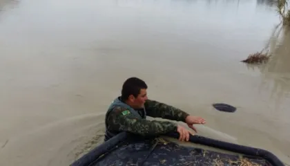 Alarmi/ Nesër Shqipëria pushtohet nga reshje të forta shiu