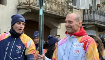 Allegri, bartës i flakës olimpike: Nder i madh dhe emocion i thellë për mua