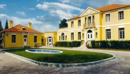 Ambasada Amerikane në Tiranë: Respektoni kushtet e vizës, qëndrimi i tejzgjatur në SHBA mund të sjellë pasoja të rënda