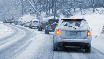 Ambasadori Petrit Malaj: Bëni kujdes, pajisuni me zinxhirë e goma dimërore për të hyrë në Kosovë