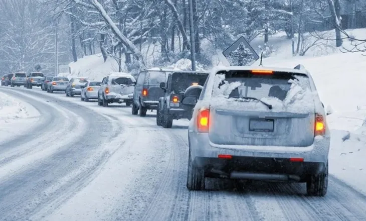 Ambasadori Petrit Malaj: Bëni kujdes, pajisuni me zinxhirë e goma dimërore për të hyrë në Kosovë