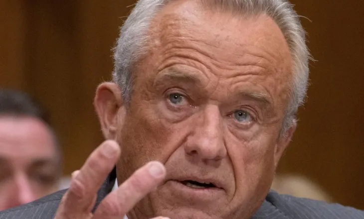 Amerika dhe Dieta e Re/ Kennedy Jr. Përmbys Piramidën Ushqimore: Konsumoni mishin e kuq dhe qumështin