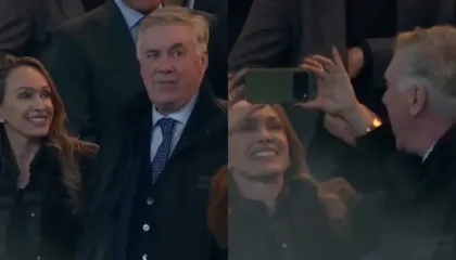 Ancelotti nuk i ndahet Realit edhe në Champions, kapet duke kënduar himnin e “Décima”