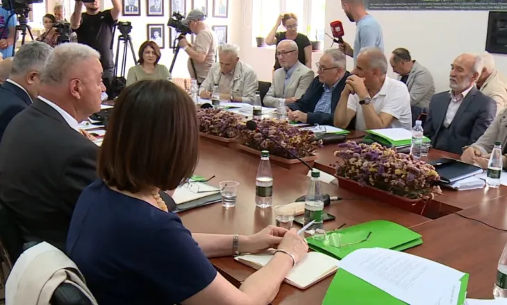 Ankesa për fjalorin e madh shqip/ Akademia e Shkencave në Kosovë thotë se nuk u përfshi, reagon pala shqiptare: I ftuam, por s’pranuan