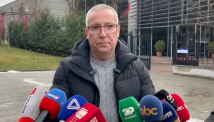 Apeli vendosi ‘arrest në shtëpi’ për tre të dyshuarit si vrasës të Martin Çeços, avokati: Masë joproçeduriale dhe antikushtetuese