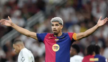 Araujo, gati për t’u rikthyer. Barcelona e grumbullon për Superkupën