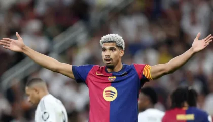 Araujo, gati për t’u rikthyer. Barcelona e grumbullon për Superkupën